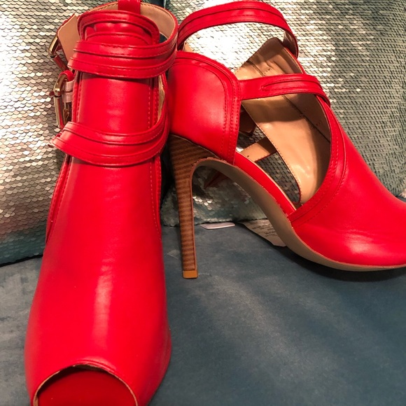 Never worn before heels. Beautiful red ankle boots to compliment your legs - Picture 3 of 5